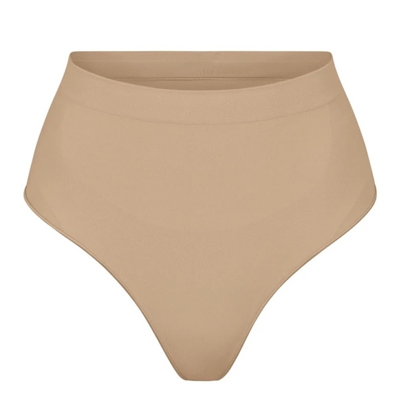 NEW Skims Seamless Sculpt Mid Waist Thong Clay Size S - Picture 3 of 8
